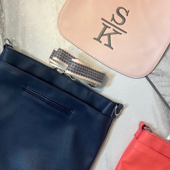 Thirty-One Gifts Huge Set, Crossbody Flaps, Straps - Picture 2 of 3